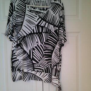 Chico's Leaf print top XL